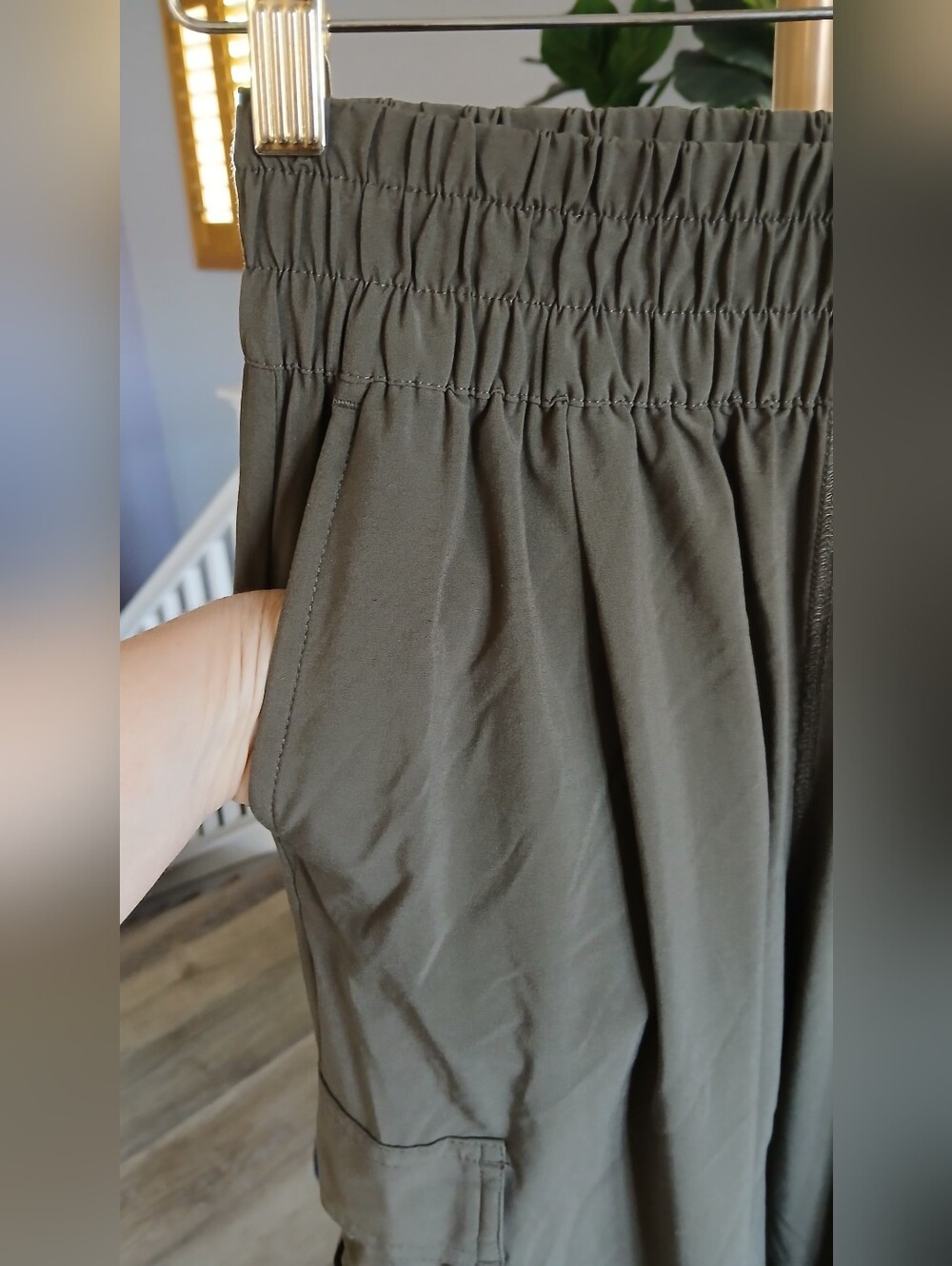 NWOT Vuori Villa Cargo Jogger in Olive Green - Picture 3 of 6